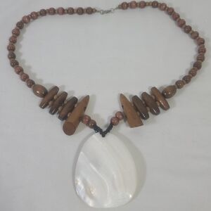 Elegant Wooden and Shell Pendant Necklace